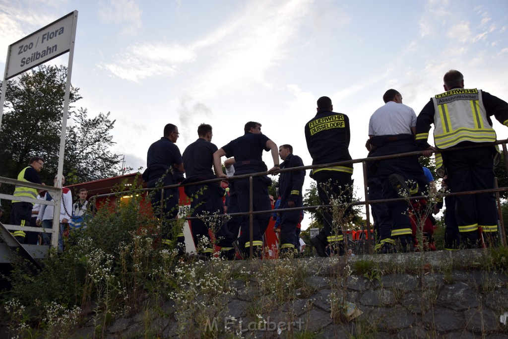 Koelner Seilbahn Gondel blieb haengen Koeln Linksrheinisch P778.JPG - Miklos Laubert